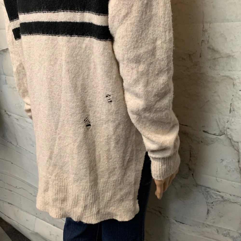 American Eagle Distressed Cutout Sweater - Picture 5 of 7